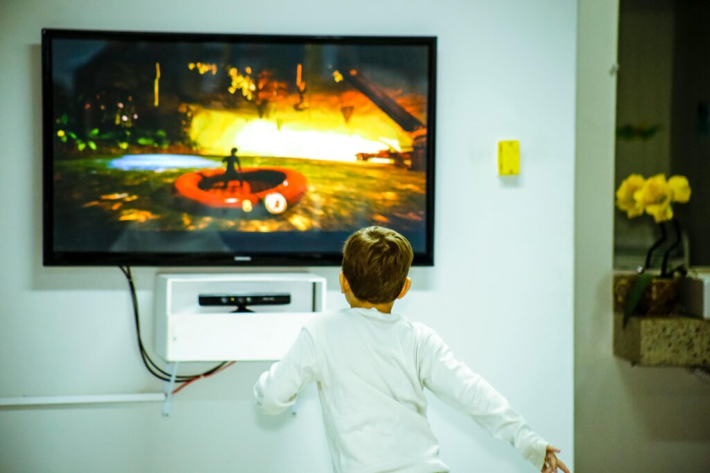 A házimozi jövője a nappaliban: bemutatkozik a hisense 100l9g b12